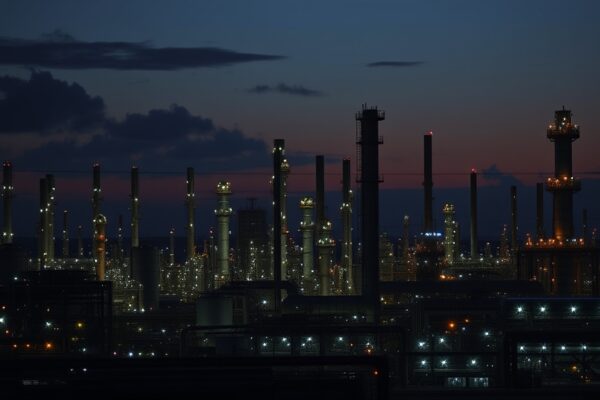 Oil Prices Climb Despite Extended Ceasefire